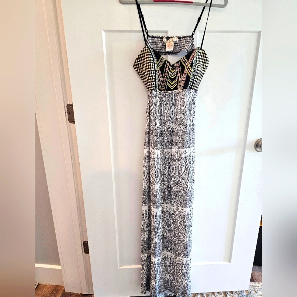 Flying Tomato Embroidered Boho Maxi Dress – Cutout Back, Size L